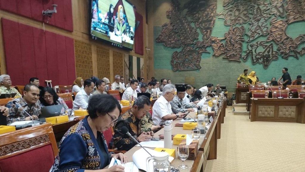 kampus-terpaksa-naikkan-uang-kuliah-akibat-efisiensi-anggaran-mahasiswa-dan-orang-tua-resah