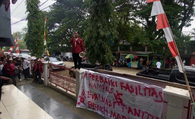 Mahasiswa Universitas Maju Protes Kenaikan Biaya Studi Banding: Suara Mereka Menggema